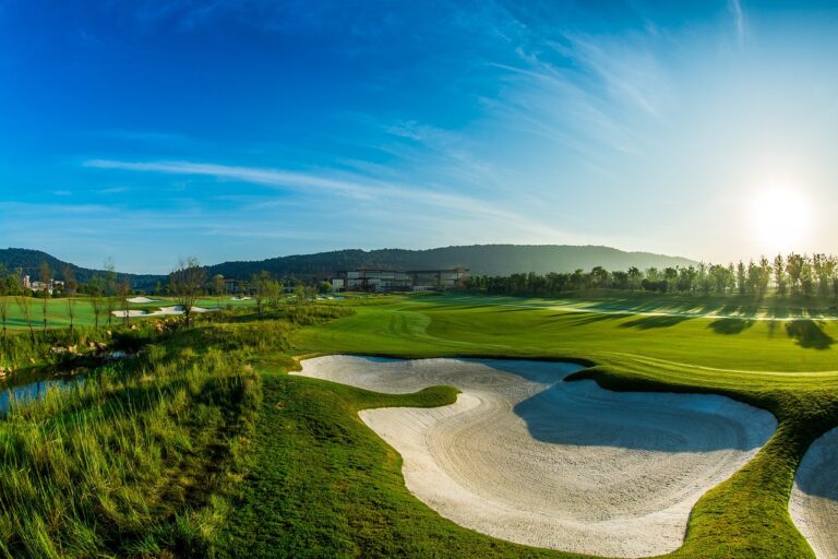 green, golf, blue sky-2480256.jpg